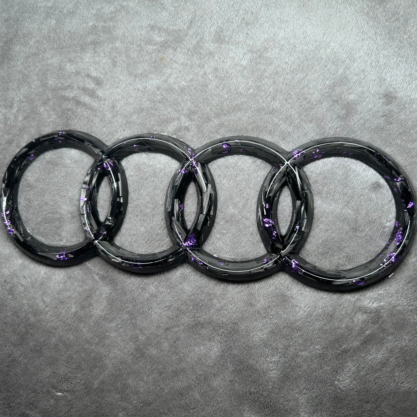 Insignia Audi Fibra de Carbono Forjado