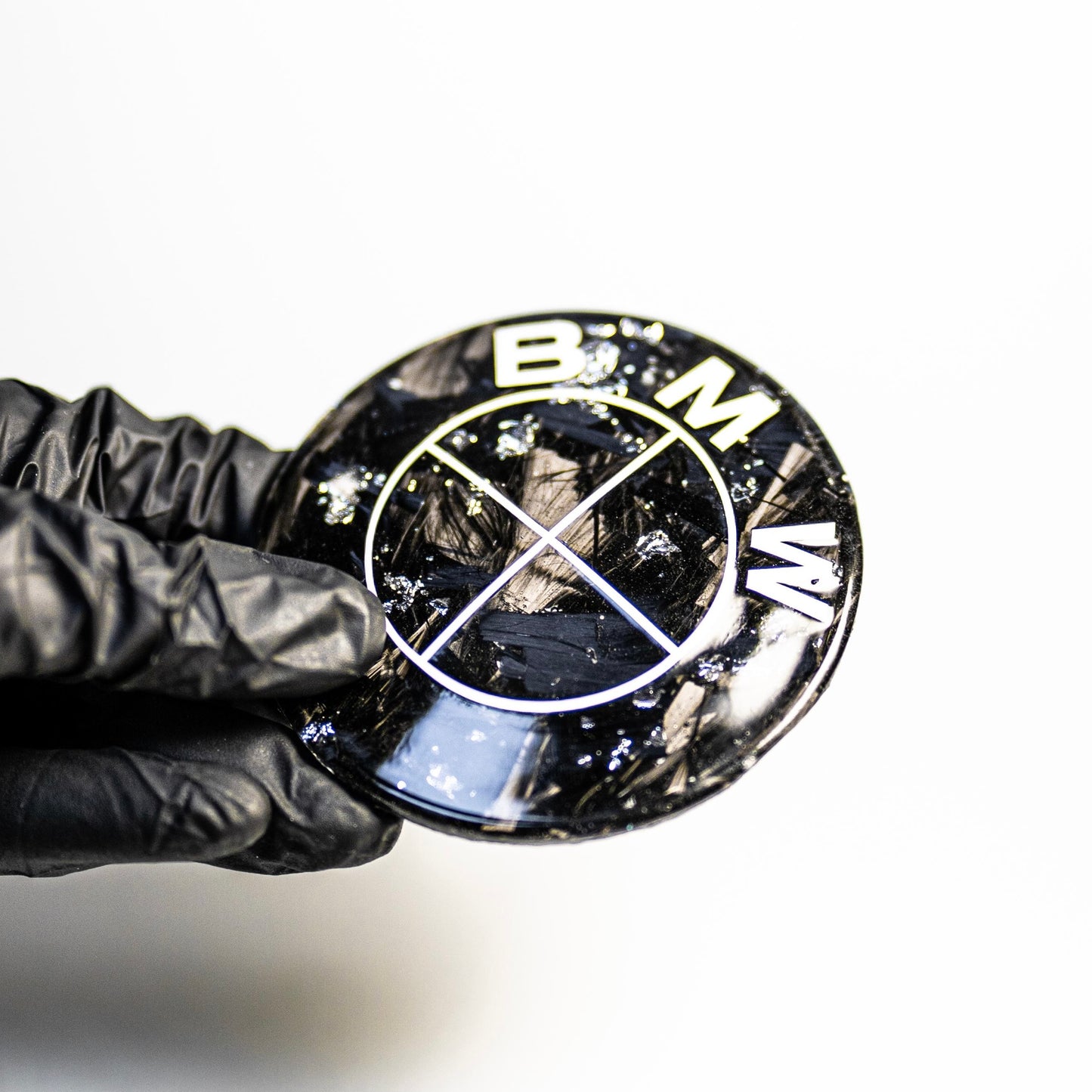 Nº12 Insignia de Fibra de Carbono Forjado