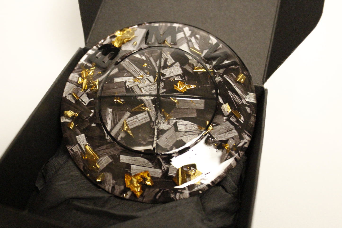 Nº 001 Gold Carbon Fiber