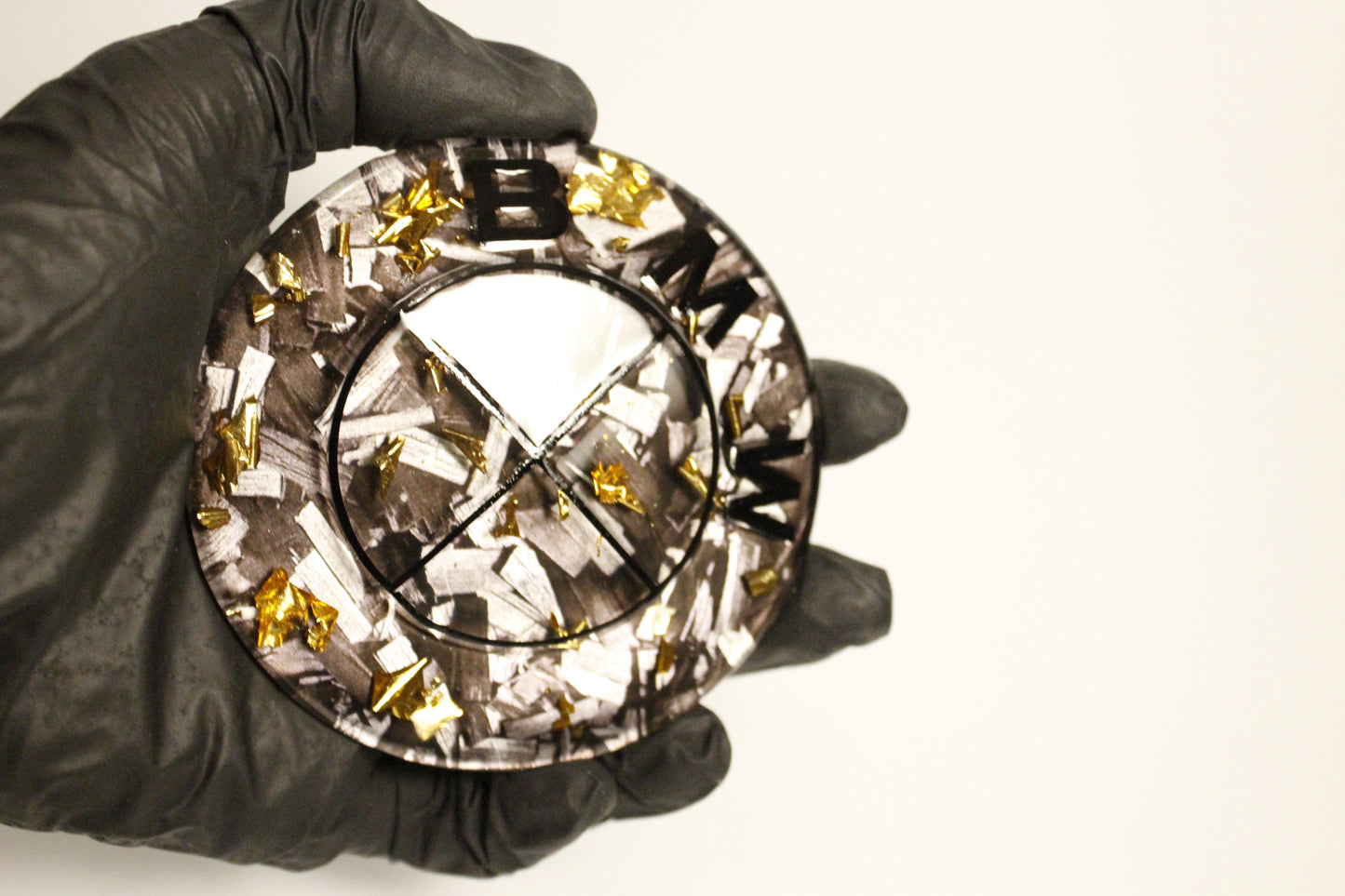 Nº 001 Gold Carbon Fiber
