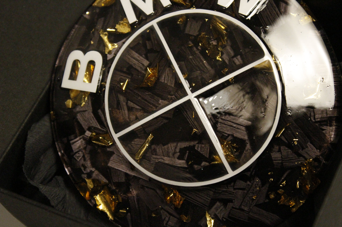Nº 005 Gold Carbon Fiber