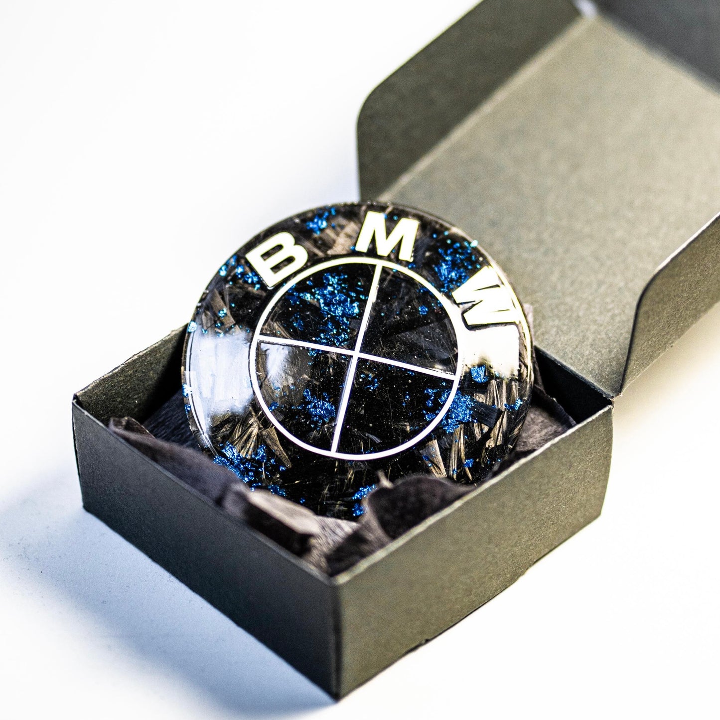 Nº12 Insignia de Fibra de Carbono Forjado